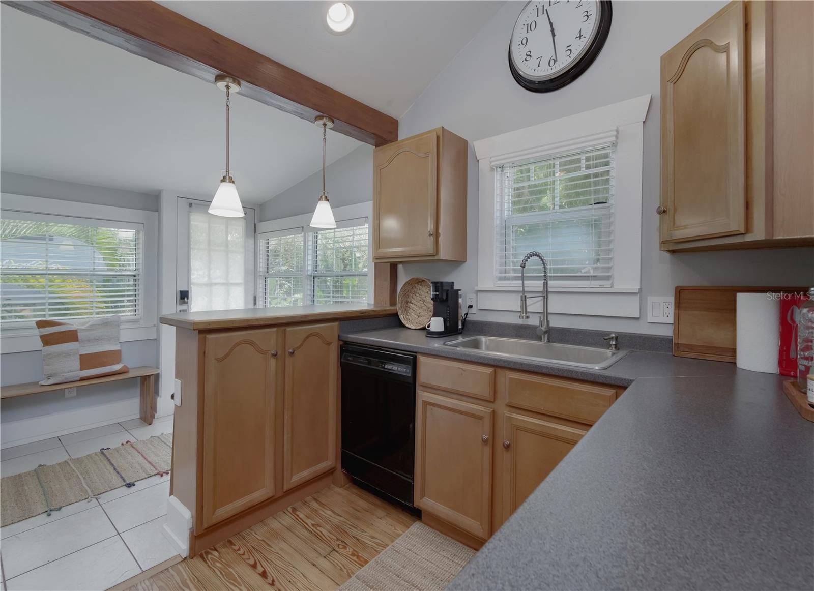 Image 7 of 32 For 1201 Highland Street N