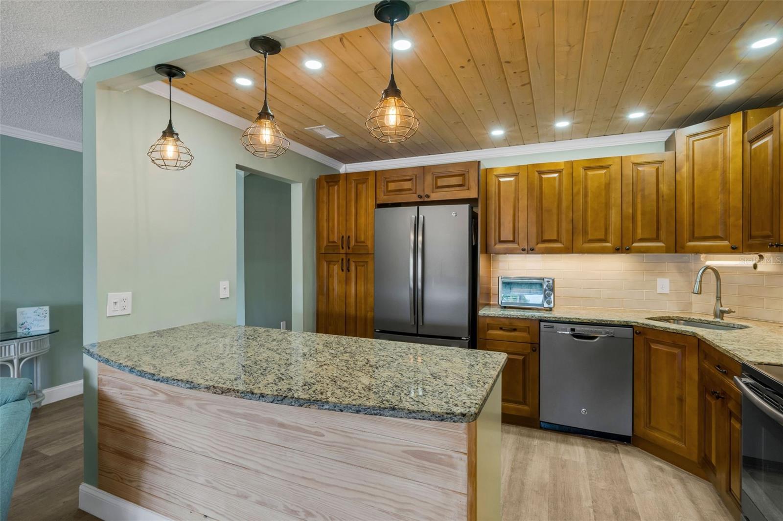 Image 15 of 30 For 203 Aspen Circle 203