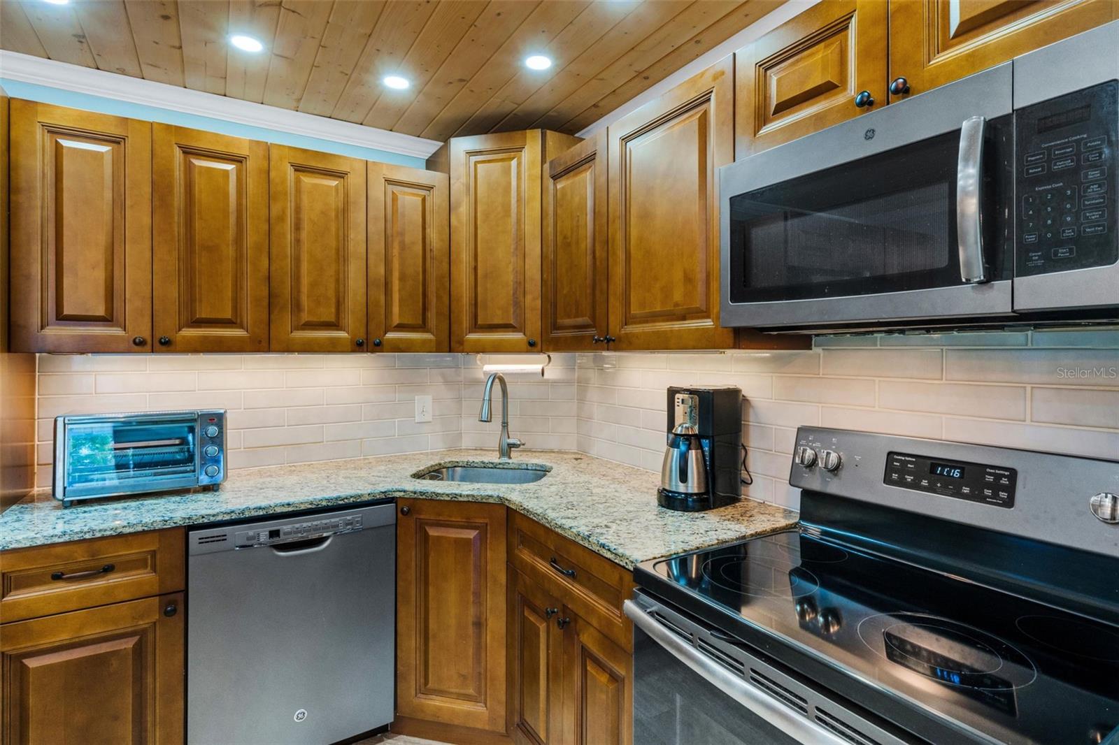 Image 17 of 30 For 203 Aspen Circle 203