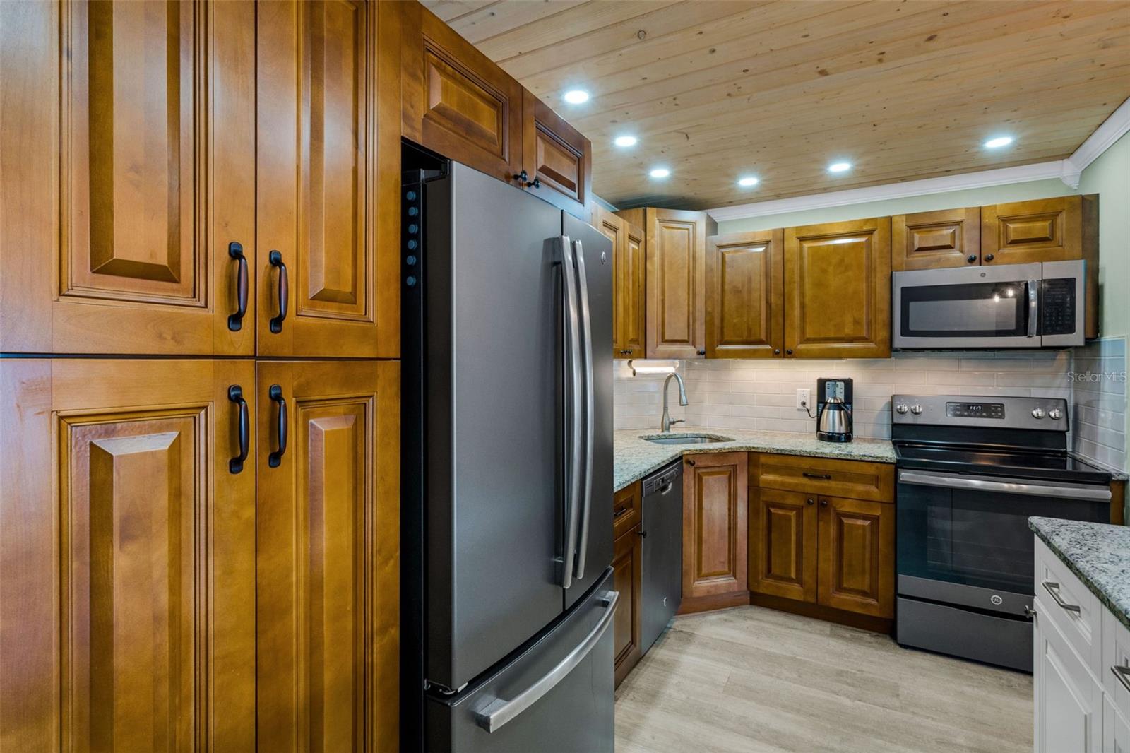 Image 18 of 30 For 203 Aspen Circle 203