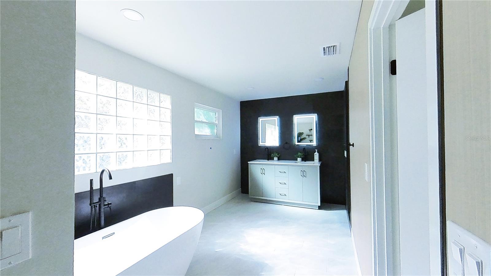 Image 20 of 38 For 5418 6th Avenue S