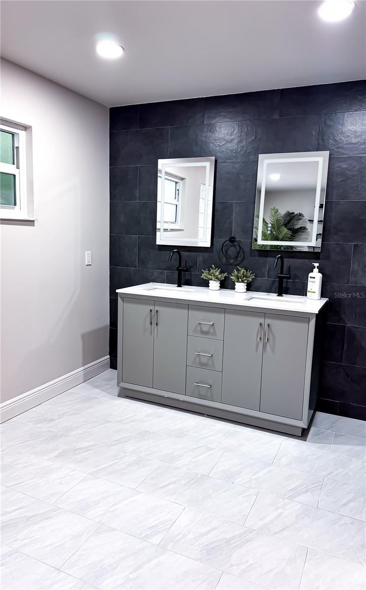 Image 21 of 38 For 5418 6th Avenue S