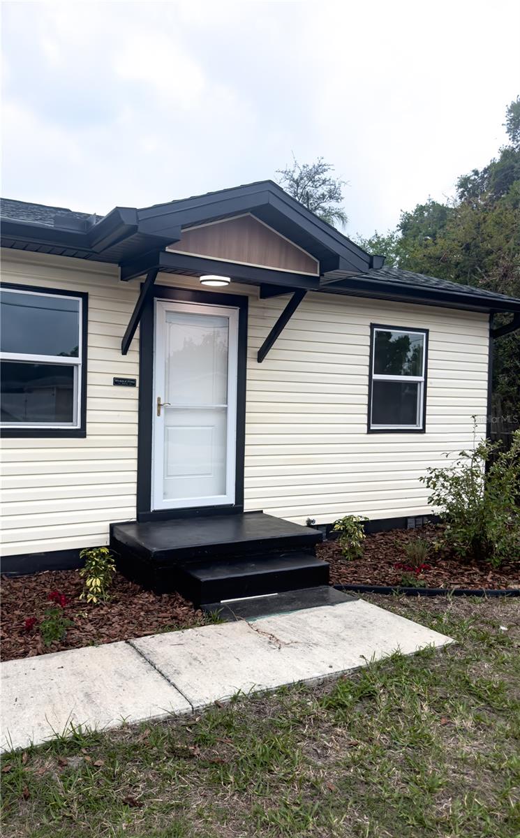 Image 3 of 38 For 5418 6th Avenue S