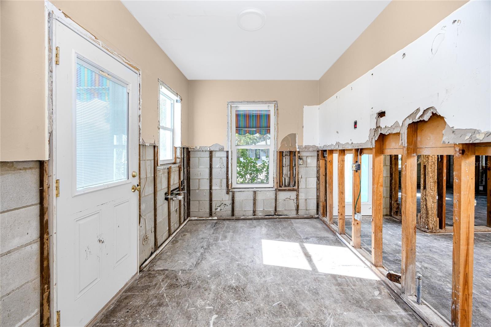 Image 17 of 49 For 815 Lantana Avenue