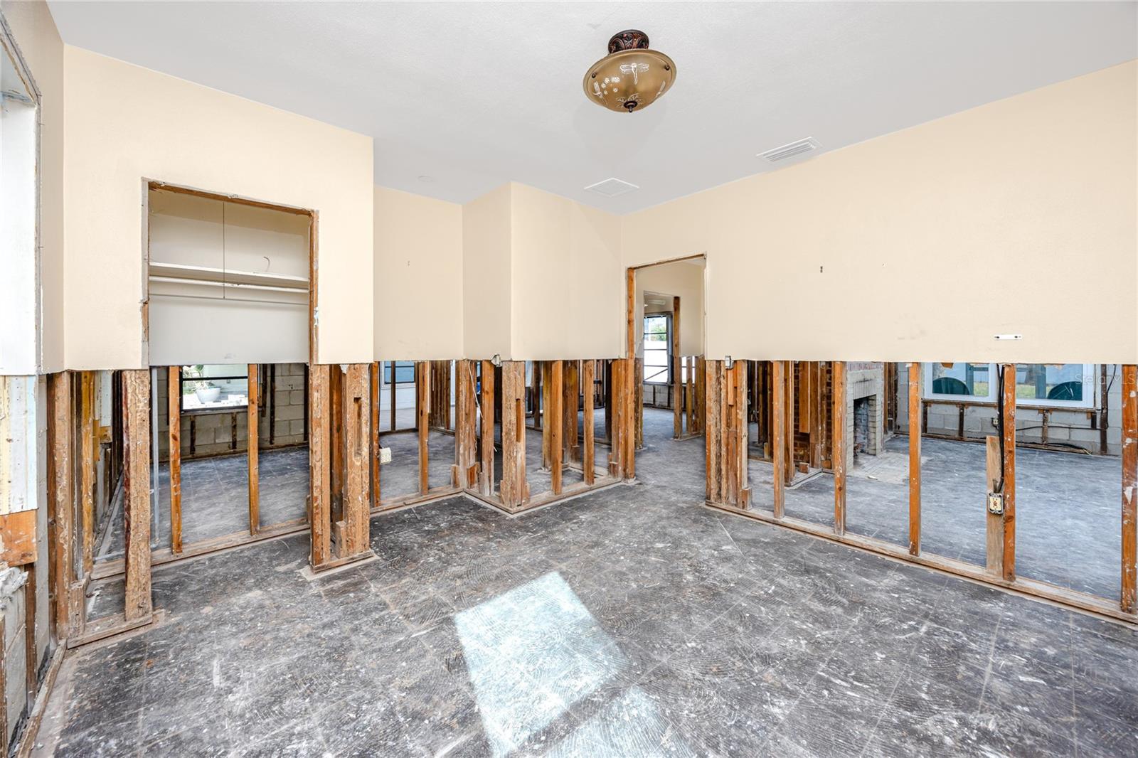 Image 21 of 49 For 815 Lantana Avenue