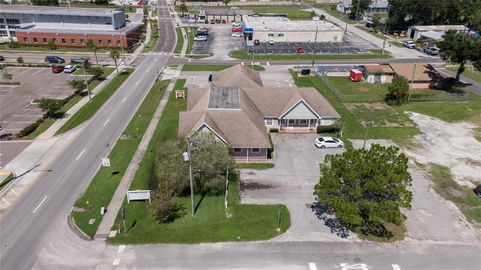 Image 2 of 100 For 504 Baker Street