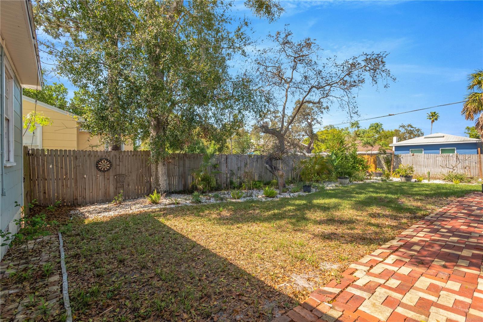 Image 24 of 27 For 1424 Pine Street