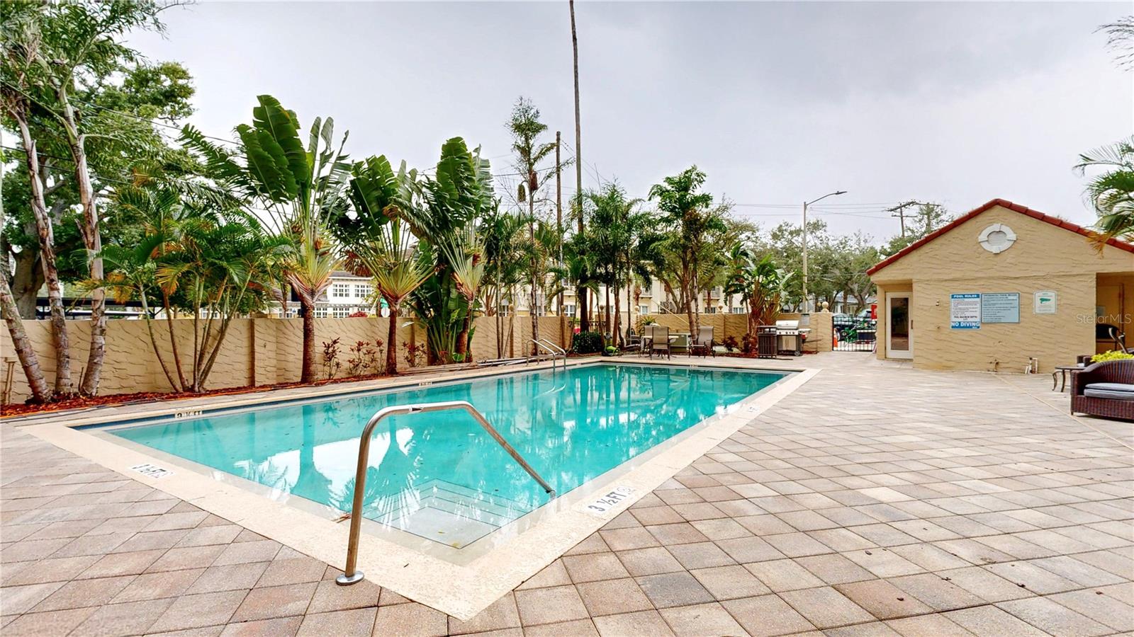 Image 35 of 37 For 2109 Bayshore Boulevard 205