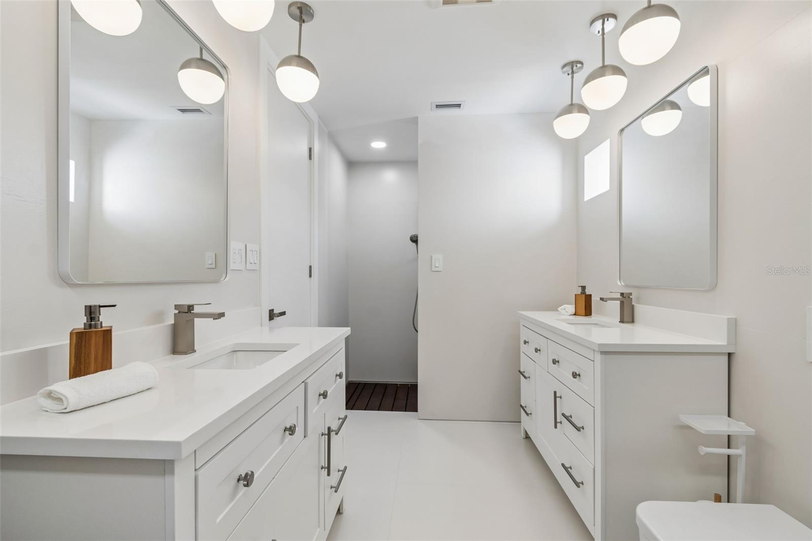 Image 18 of 71 For 7647 Sanderling Road