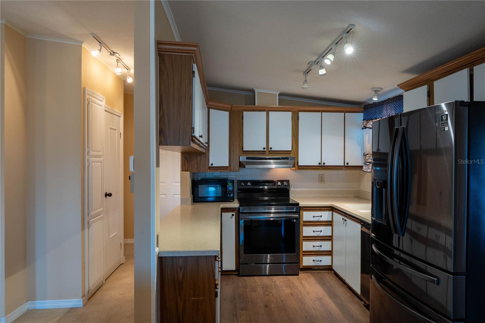 Image 10 of 61 For 5910 Majestic Way