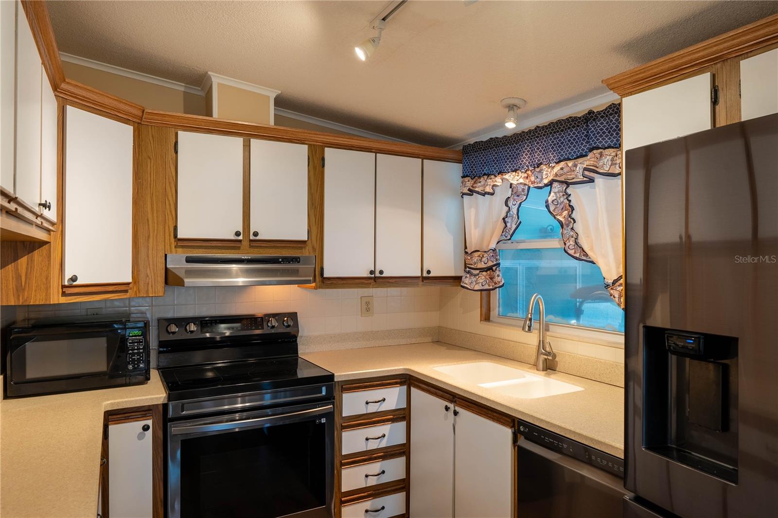 Image 11 of 61 For 5910 Majestic Way