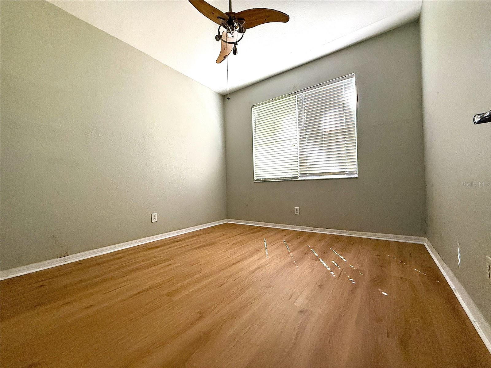 Image 18 of 44 For 11739 Holly Creek Drive