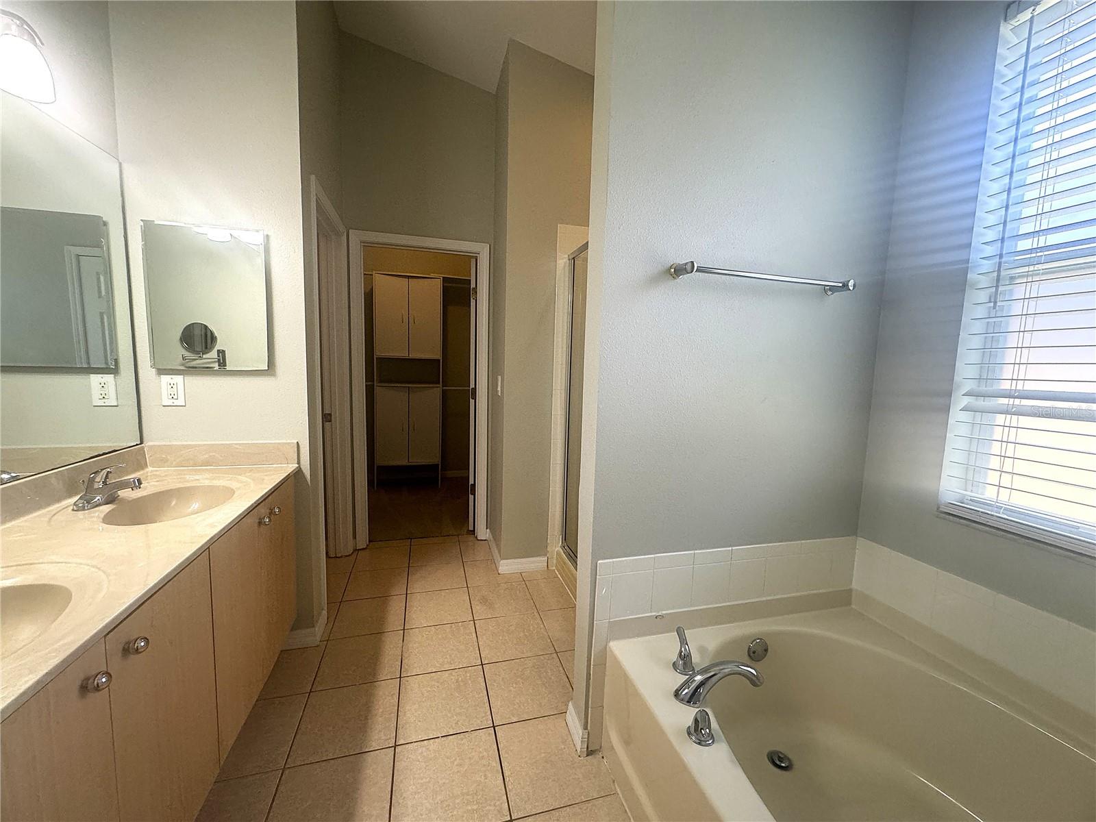 Image 25 of 44 For 11739 Holly Creek Drive