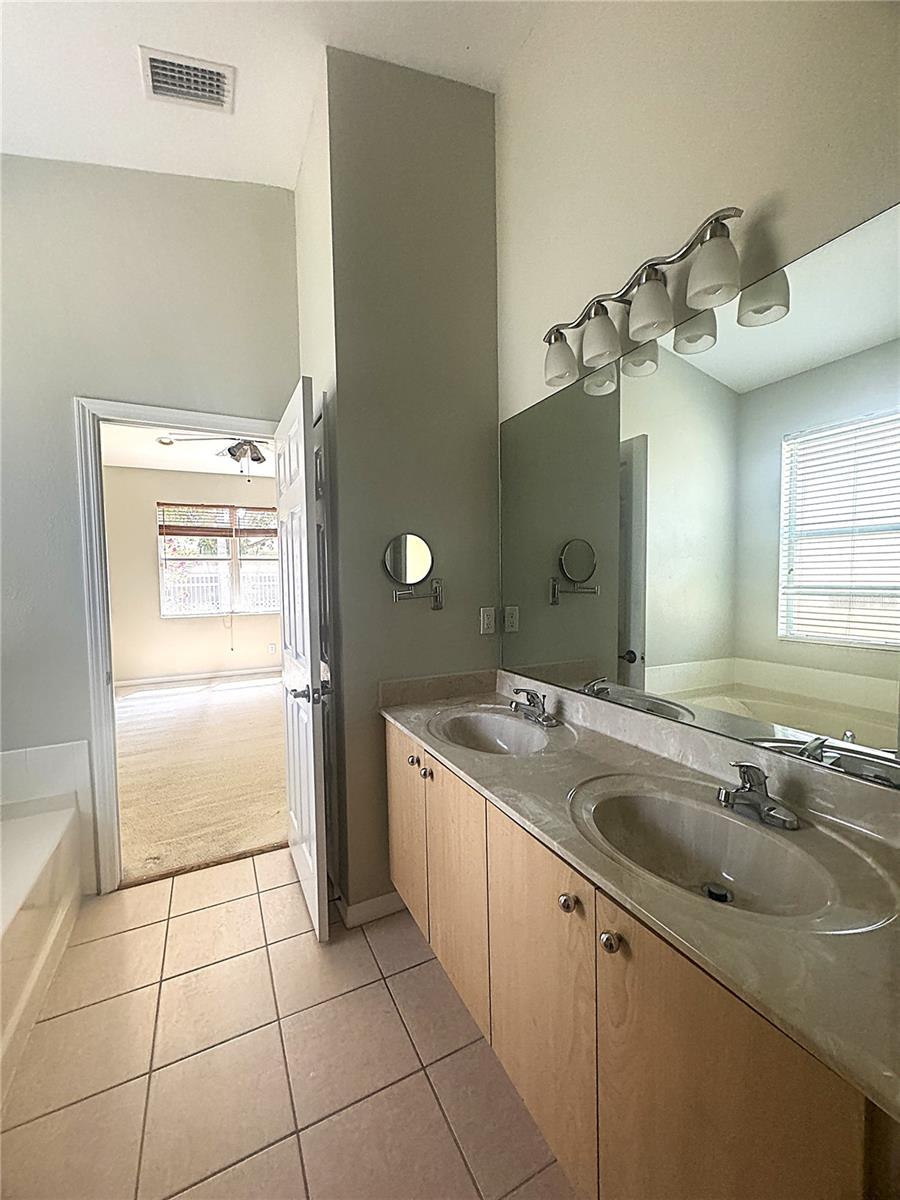 Image 26 of 44 For 11739 Holly Creek Drive