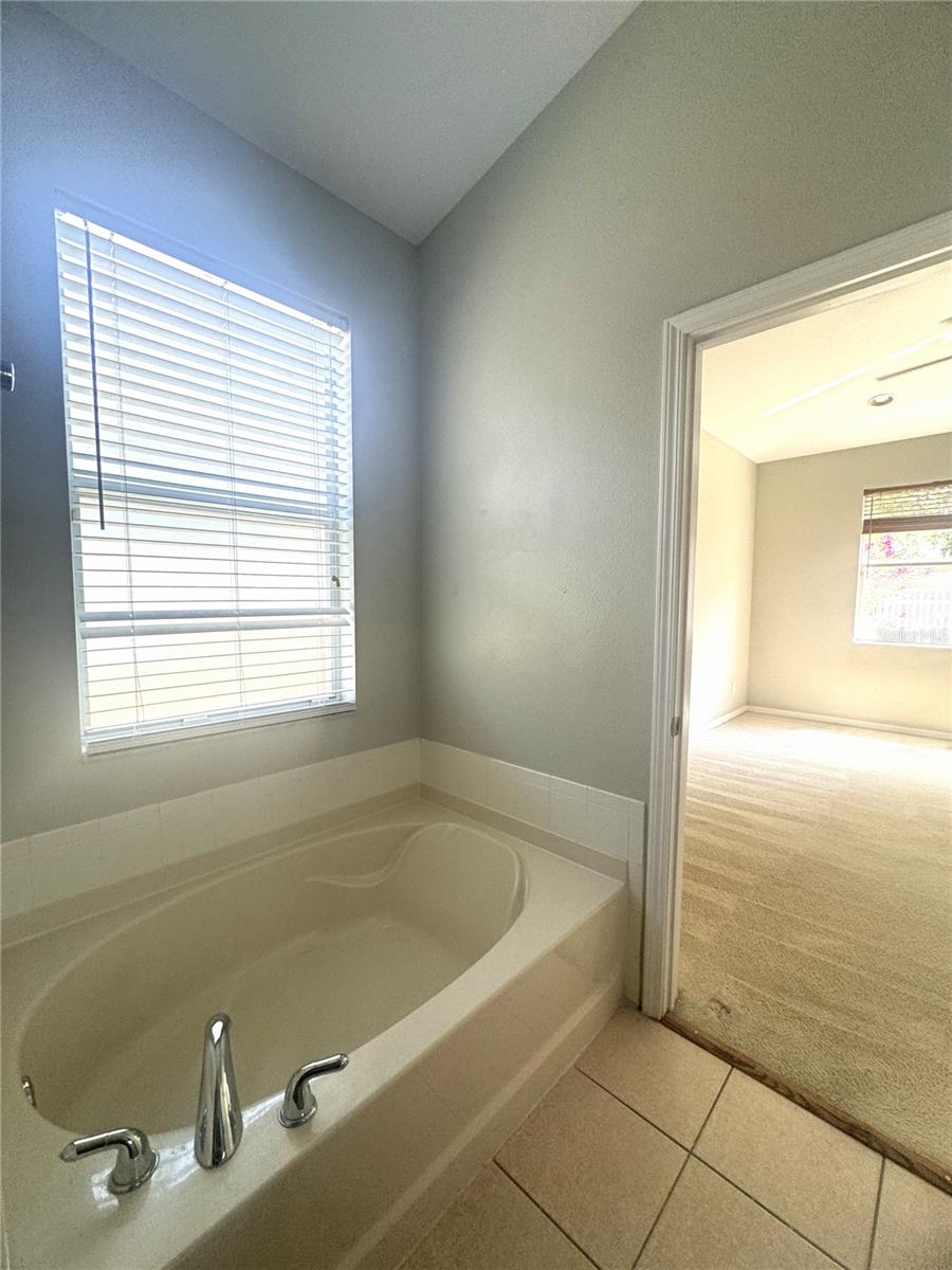 Image 27 of 44 For 11739 Holly Creek Drive