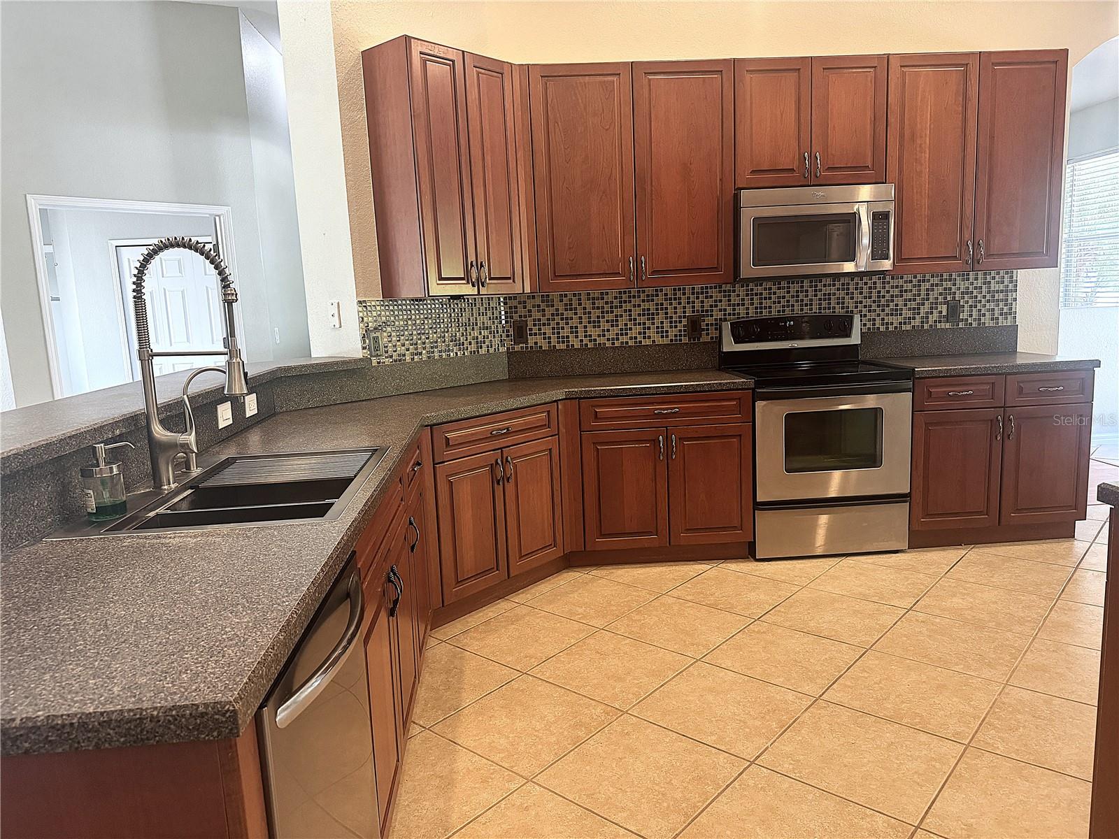 Image 6 of 44 For 11739 Holly Creek Drive