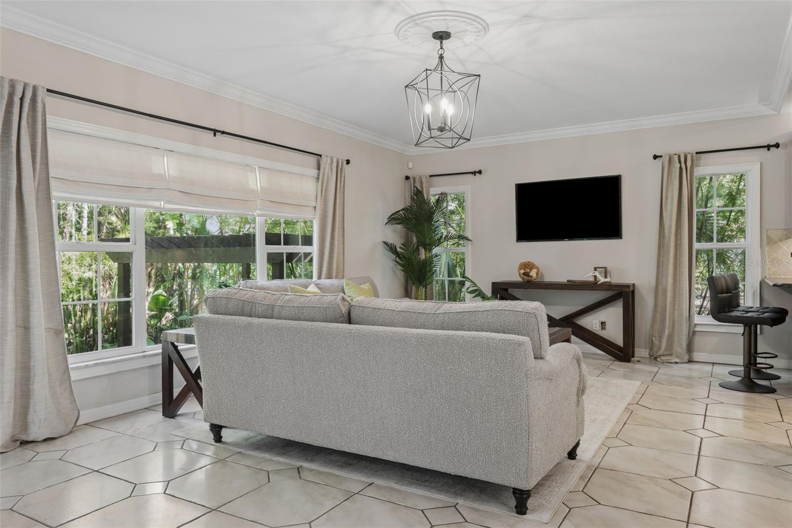 Image 15 of 34 For 813 West Shore Boulevard