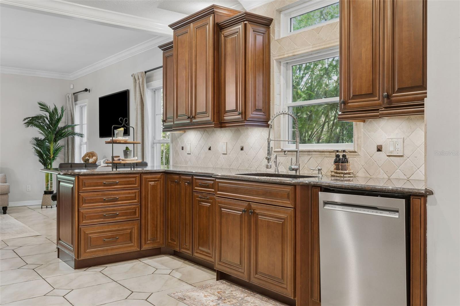 Image 19 of 34 For 813 West Shore Boulevard