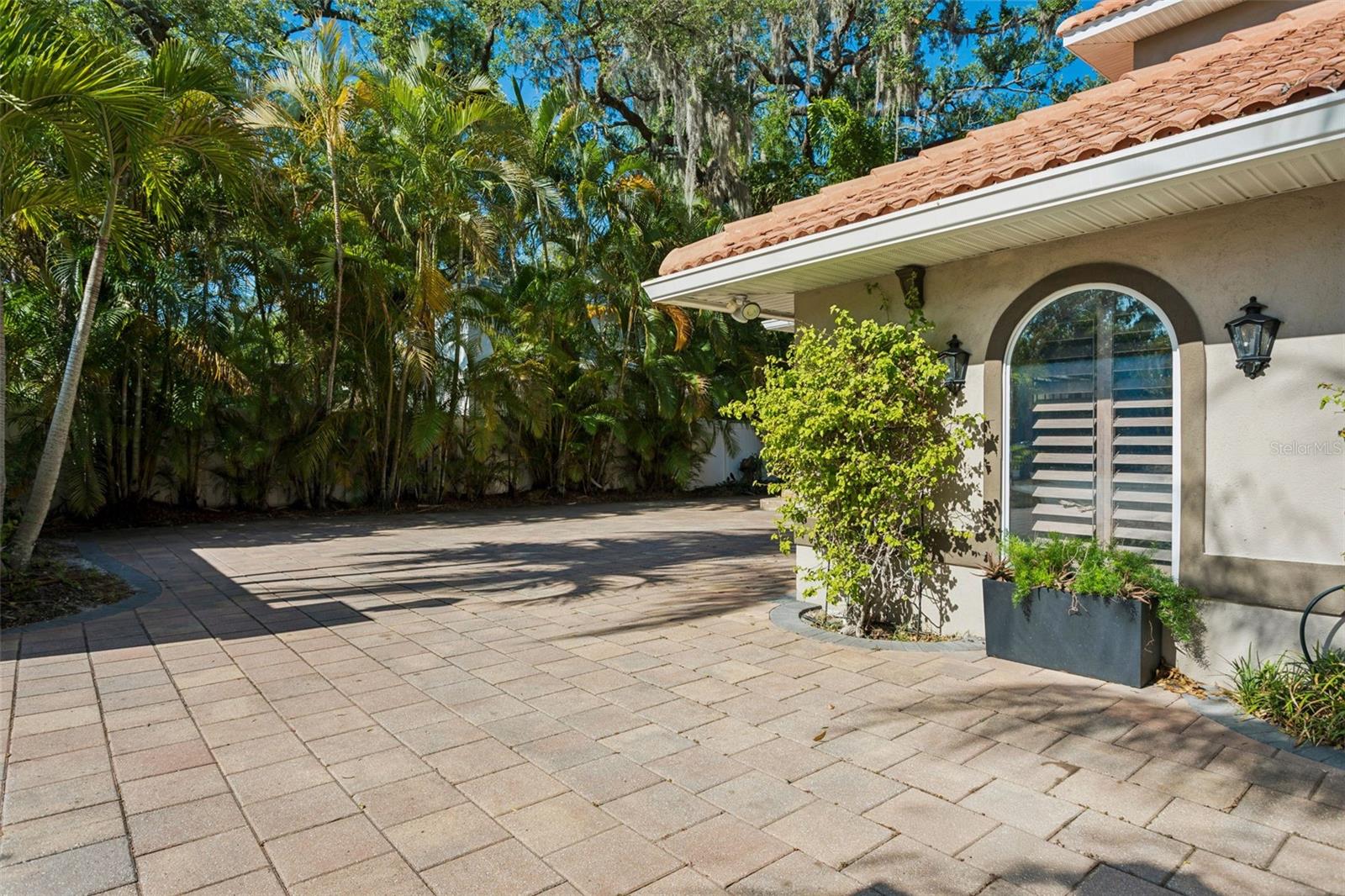 Image 4 of 34 For 813 West Shore Boulevard