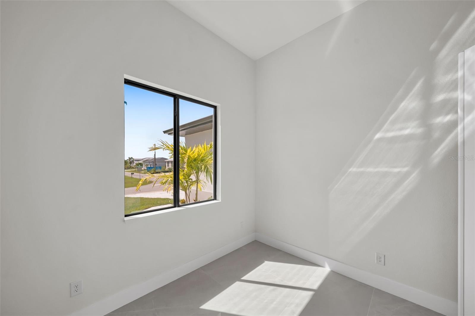 Image 14 of 35 For 14020 Chesswood Lane