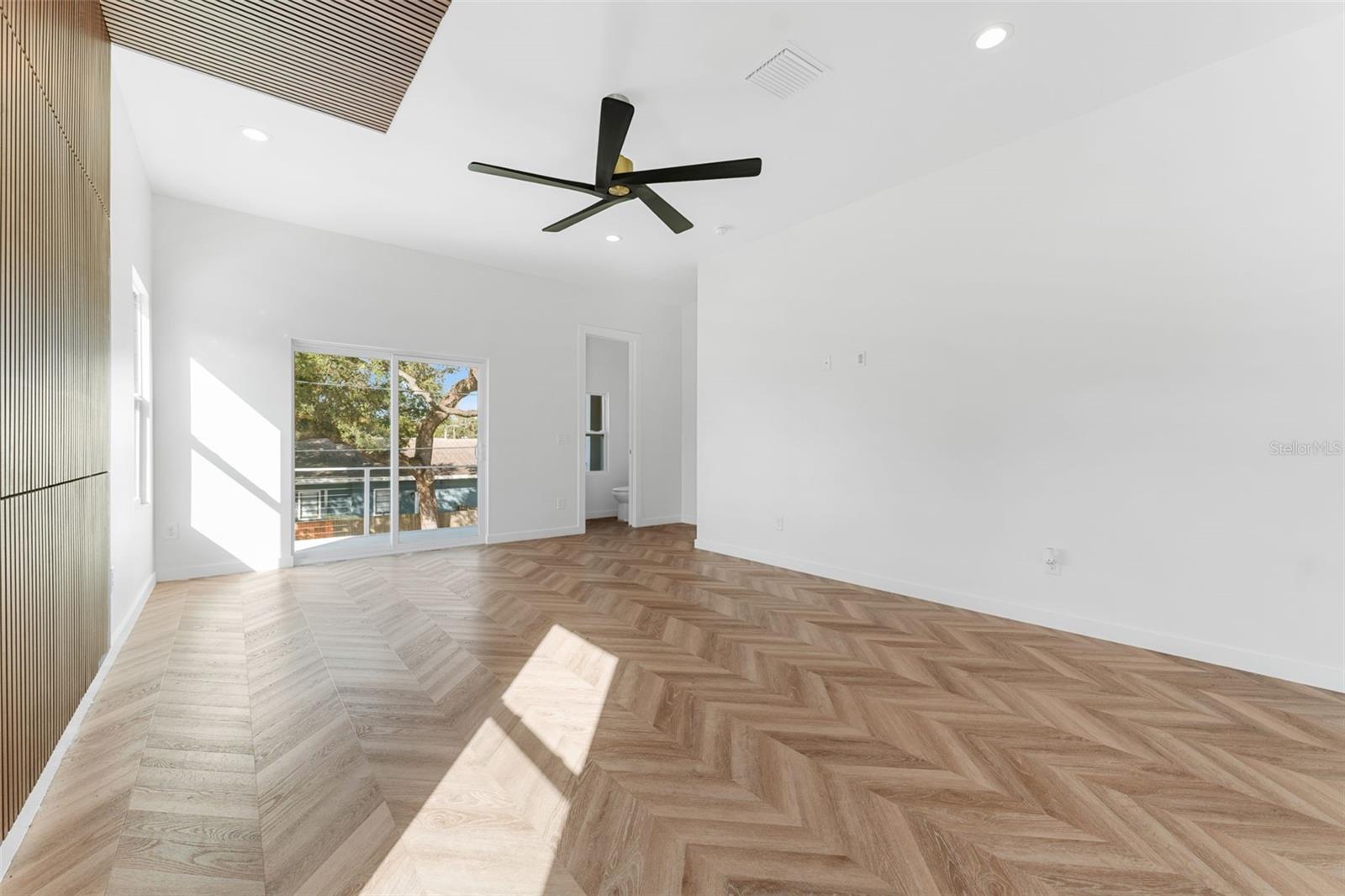 Image 10 of 31 For 102 Adalee Street 4