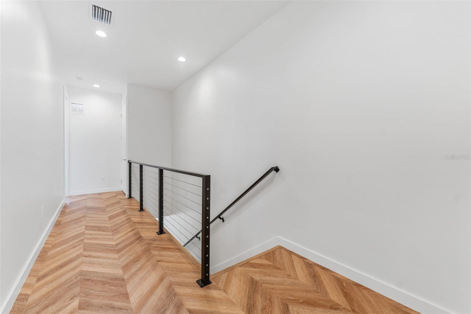 Image 14 of 31 For 102 Adalee Street 4