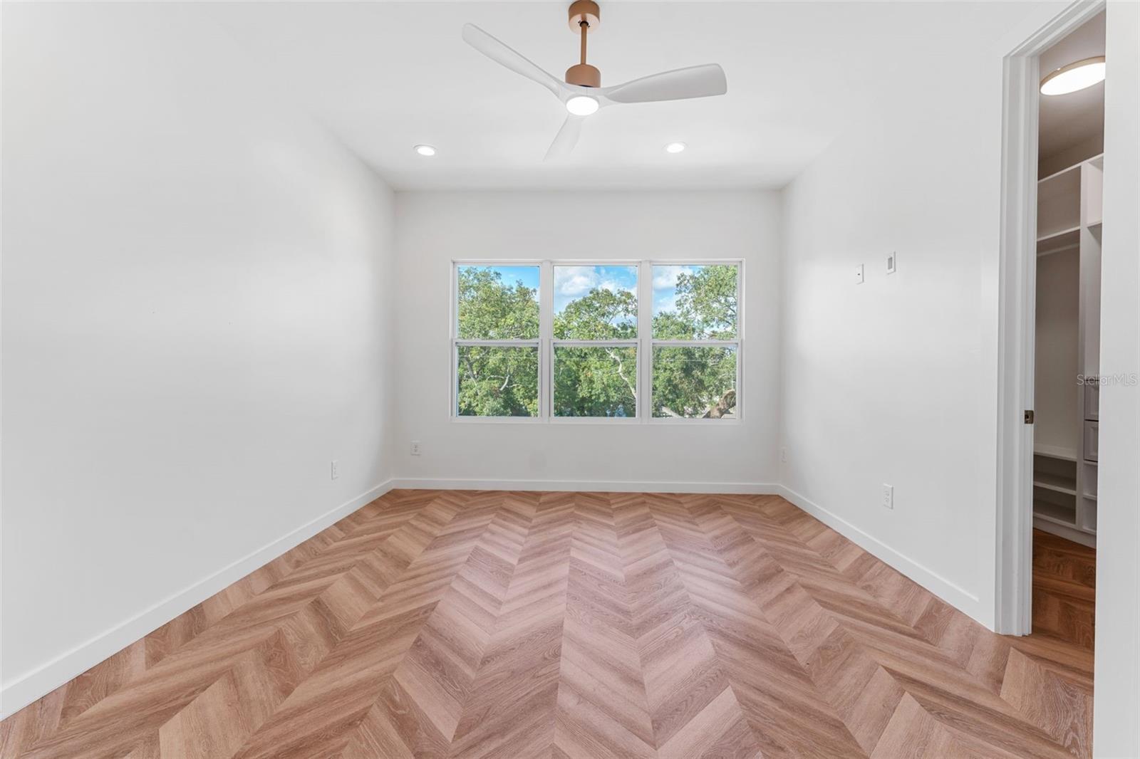 Image 15 of 31 For 102 Adalee Street 4