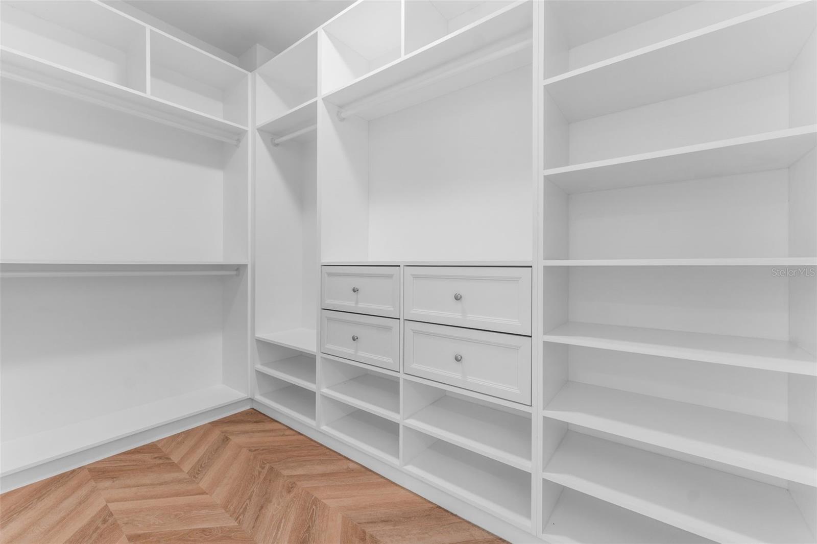 Image 18 of 31 For 102 Adalee Street 4