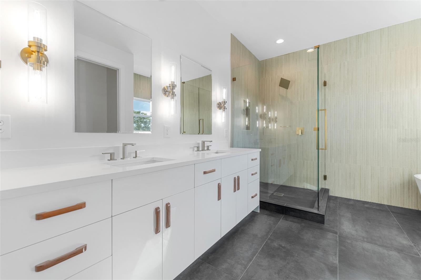 Image 19 of 31 For 102 Adalee Street 4