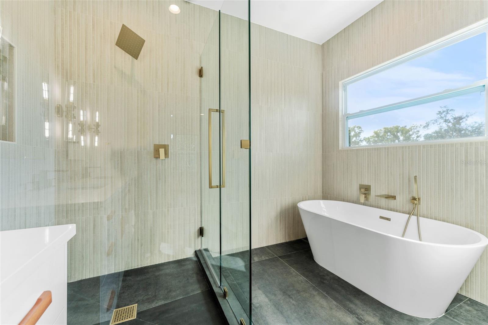 Image 20 of 31 For 102 Adalee Street 4