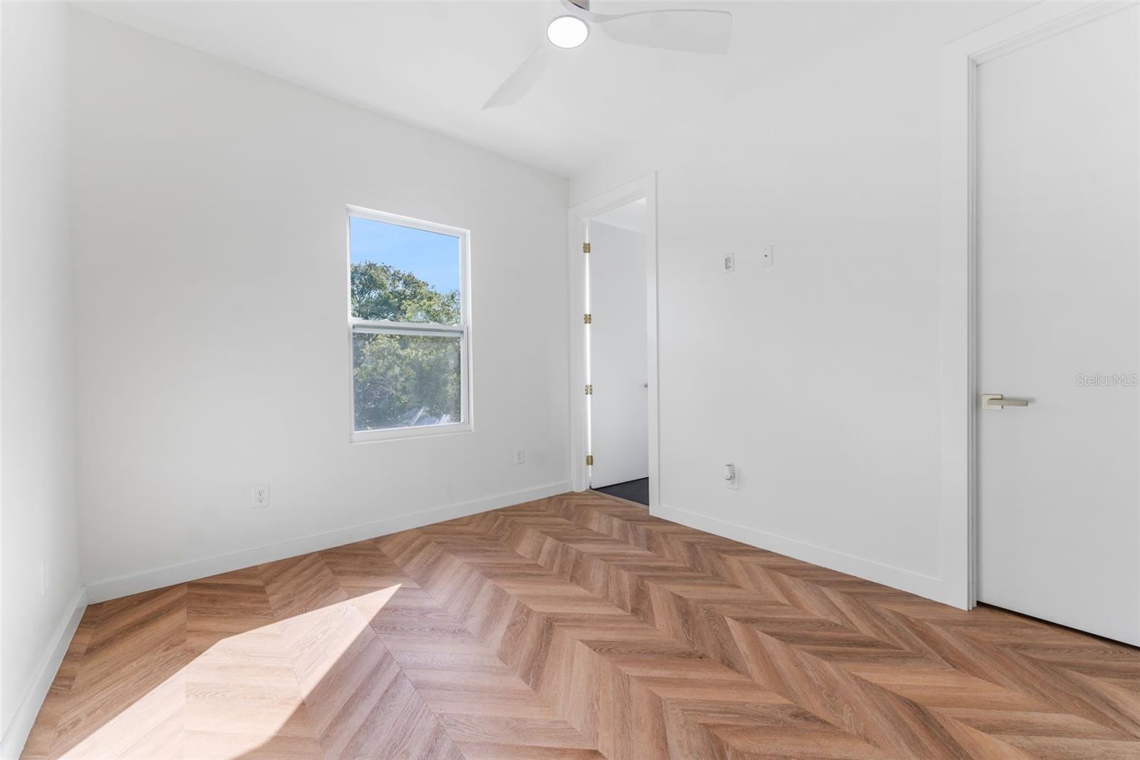 Image 22 of 31 For 102 Adalee Street 4