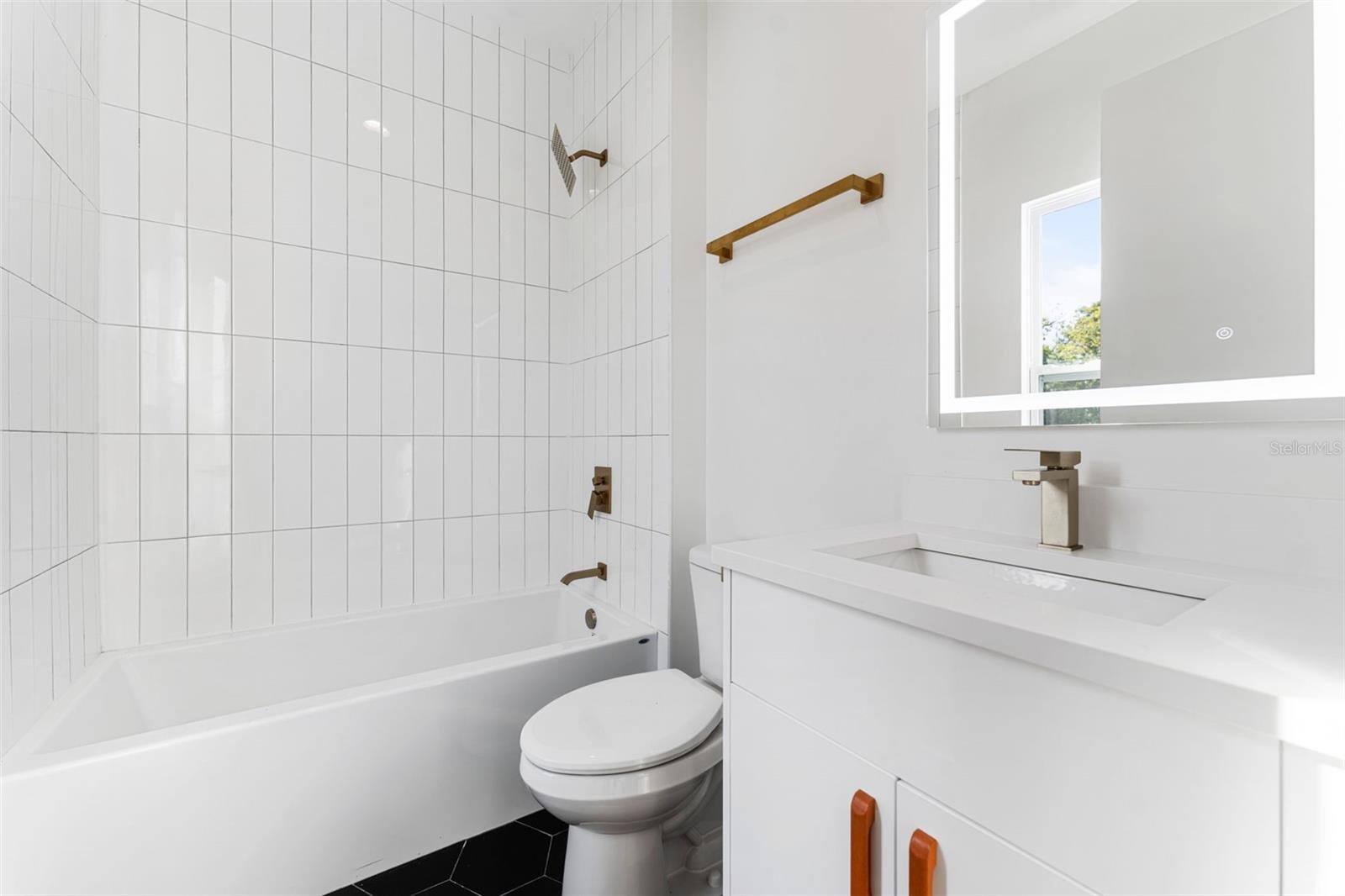 Image 24 of 31 For 102 Adalee Street 4