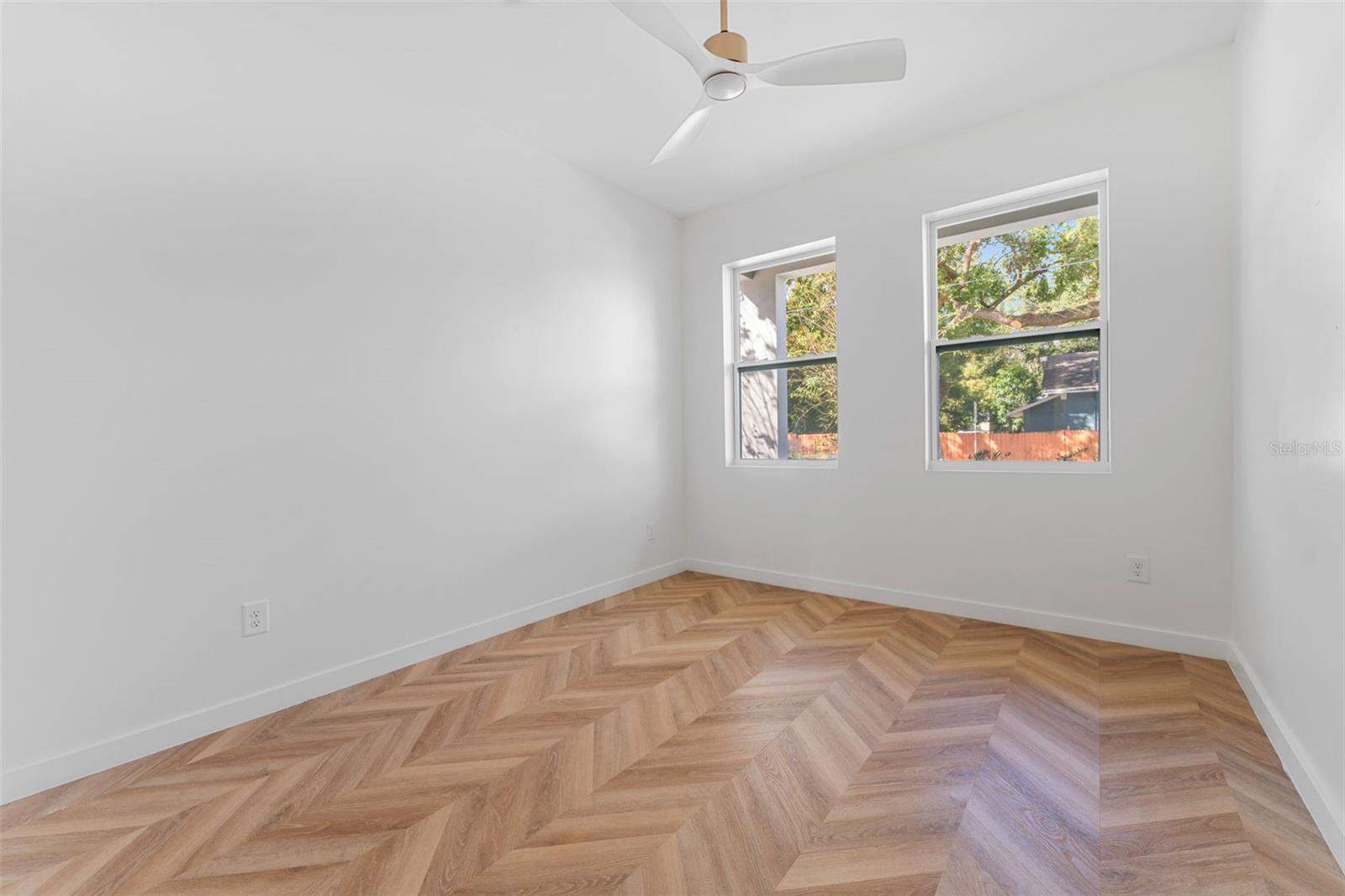 Image 25 of 31 For 102 Adalee Street 4