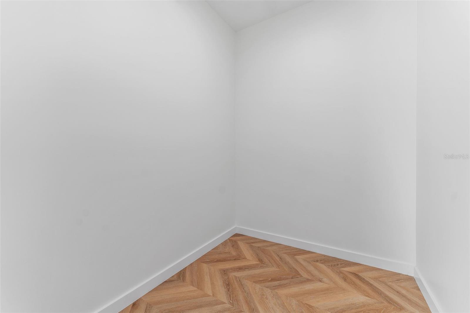 Image 30 of 31 For 102 Adalee Street 4