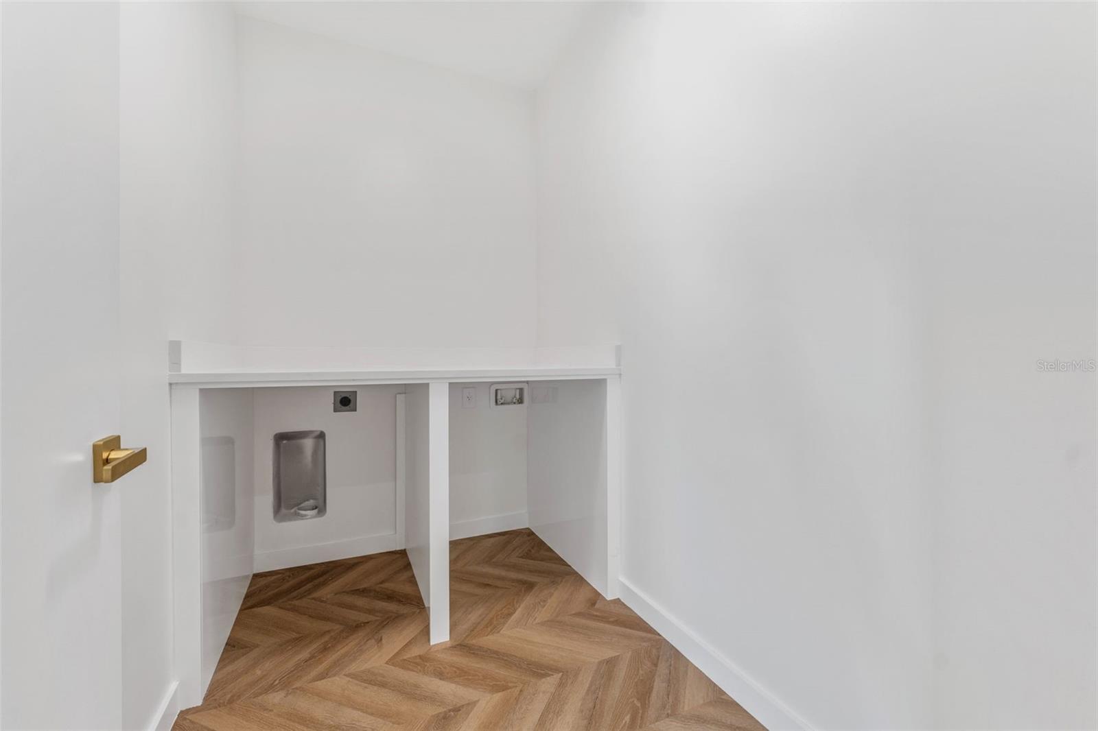 Image 31 of 31 For 102 Adalee Street 4