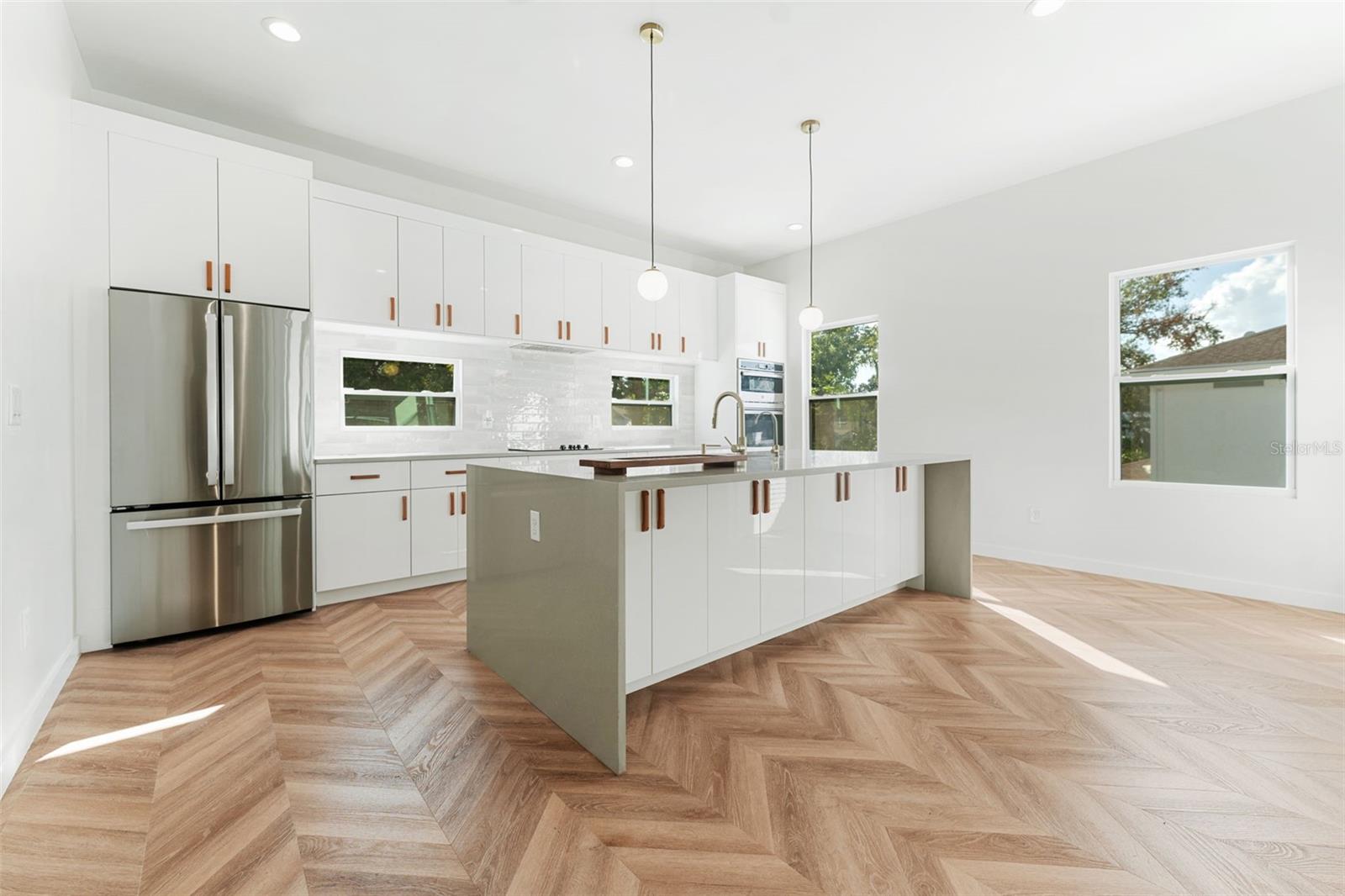 Image 4 of 31 For 102 Adalee Street 4