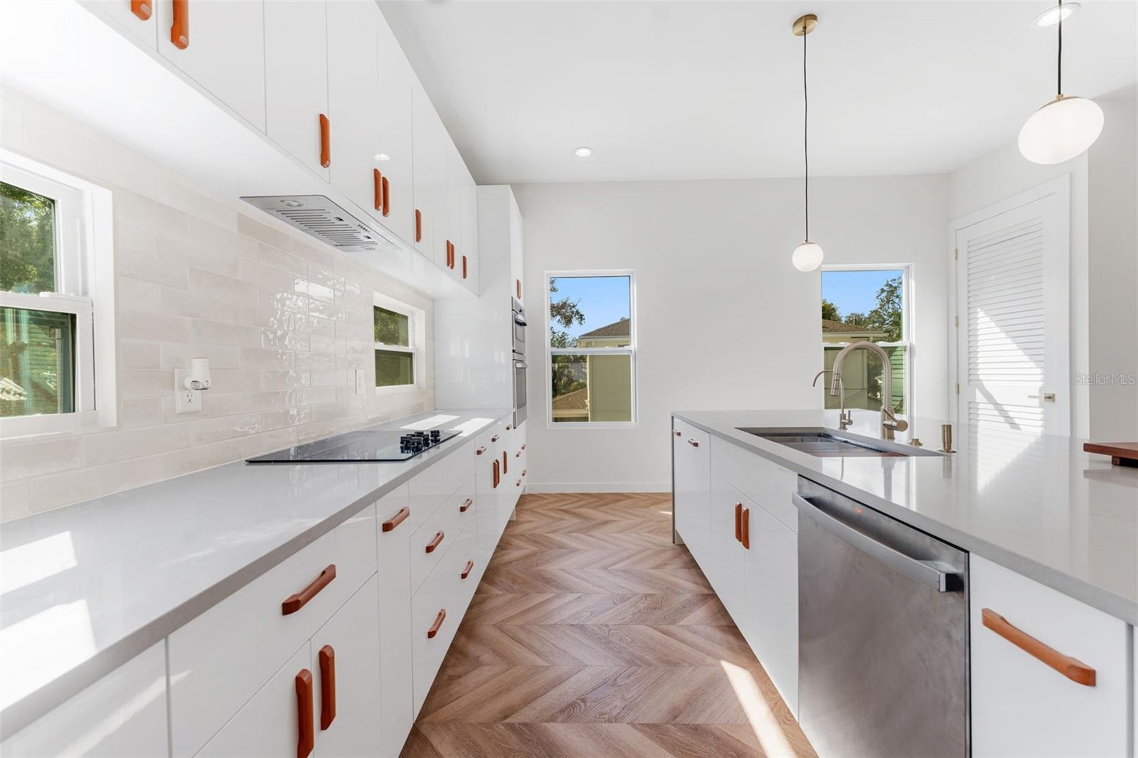 Image 6 of 31 For 102 Adalee Street 4