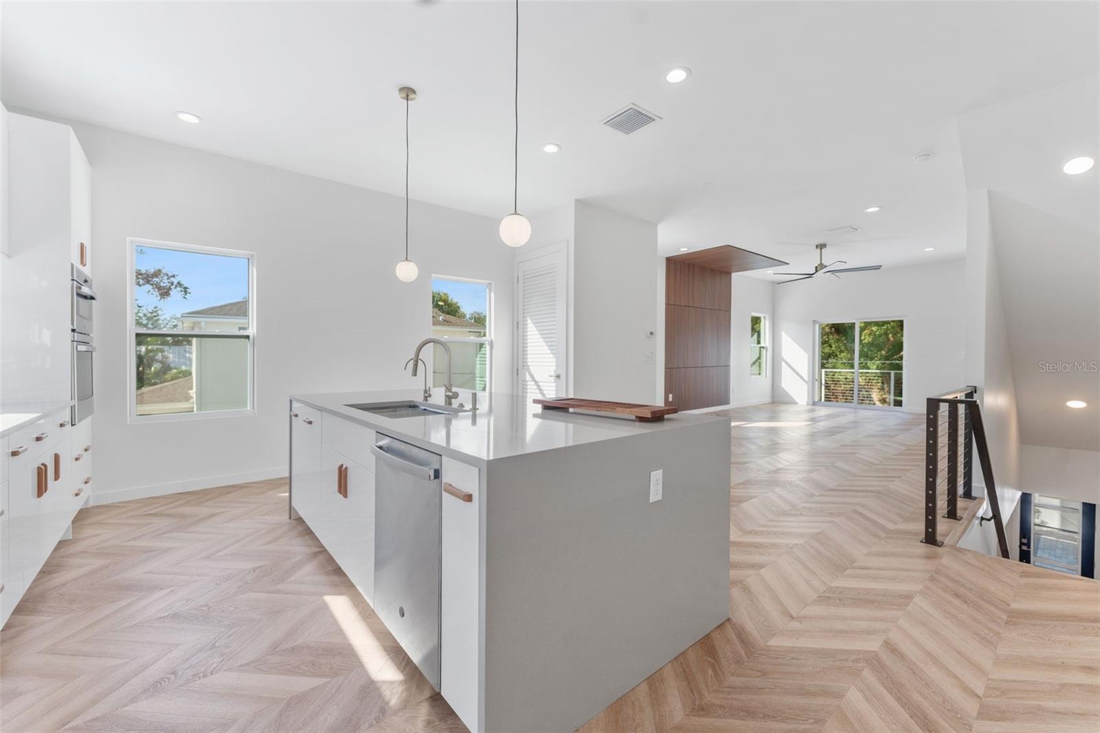 Image 7 of 31 For 102 Adalee Street 4