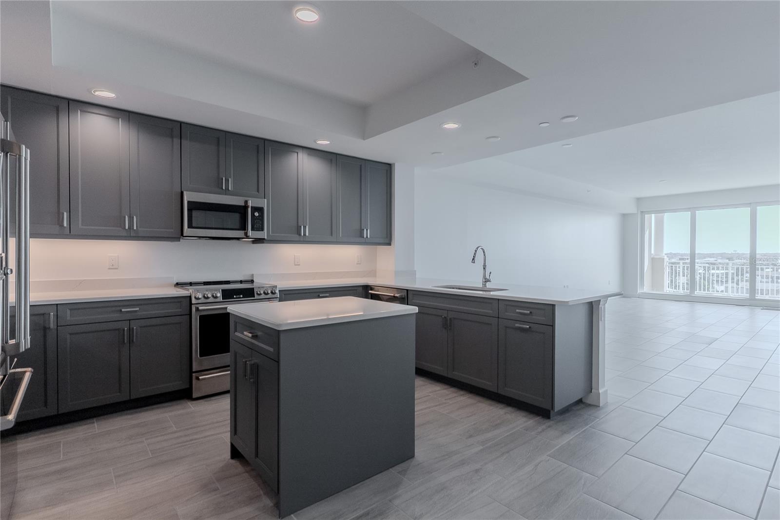 Image 10 of 49 For 125 Island Way 503