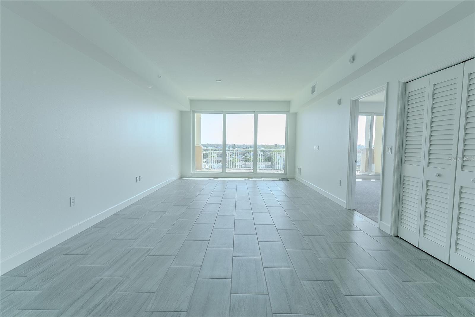 Image 14 of 49 For 125 Island Way 503