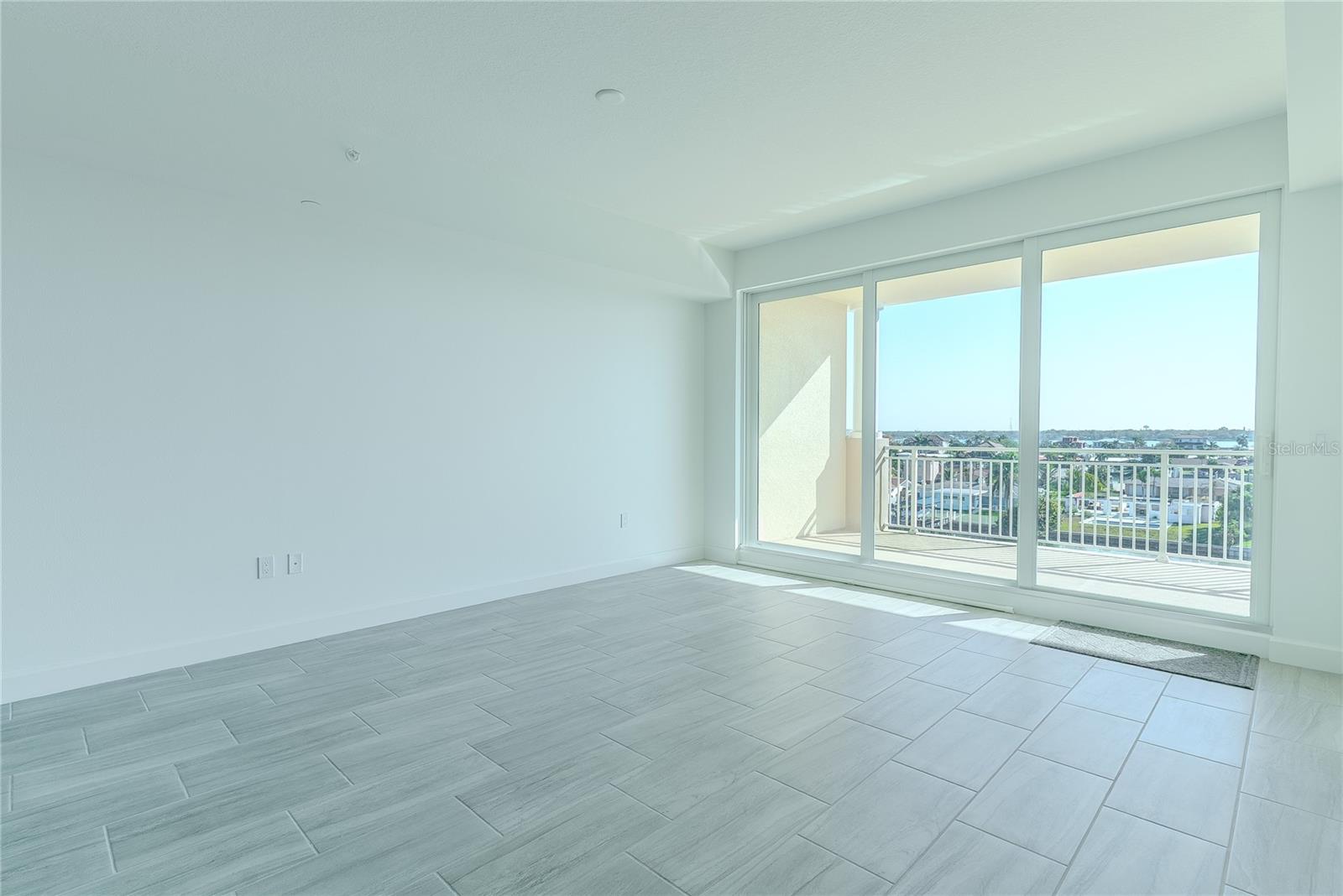 Image 16 of 49 For 125 Island Way 503