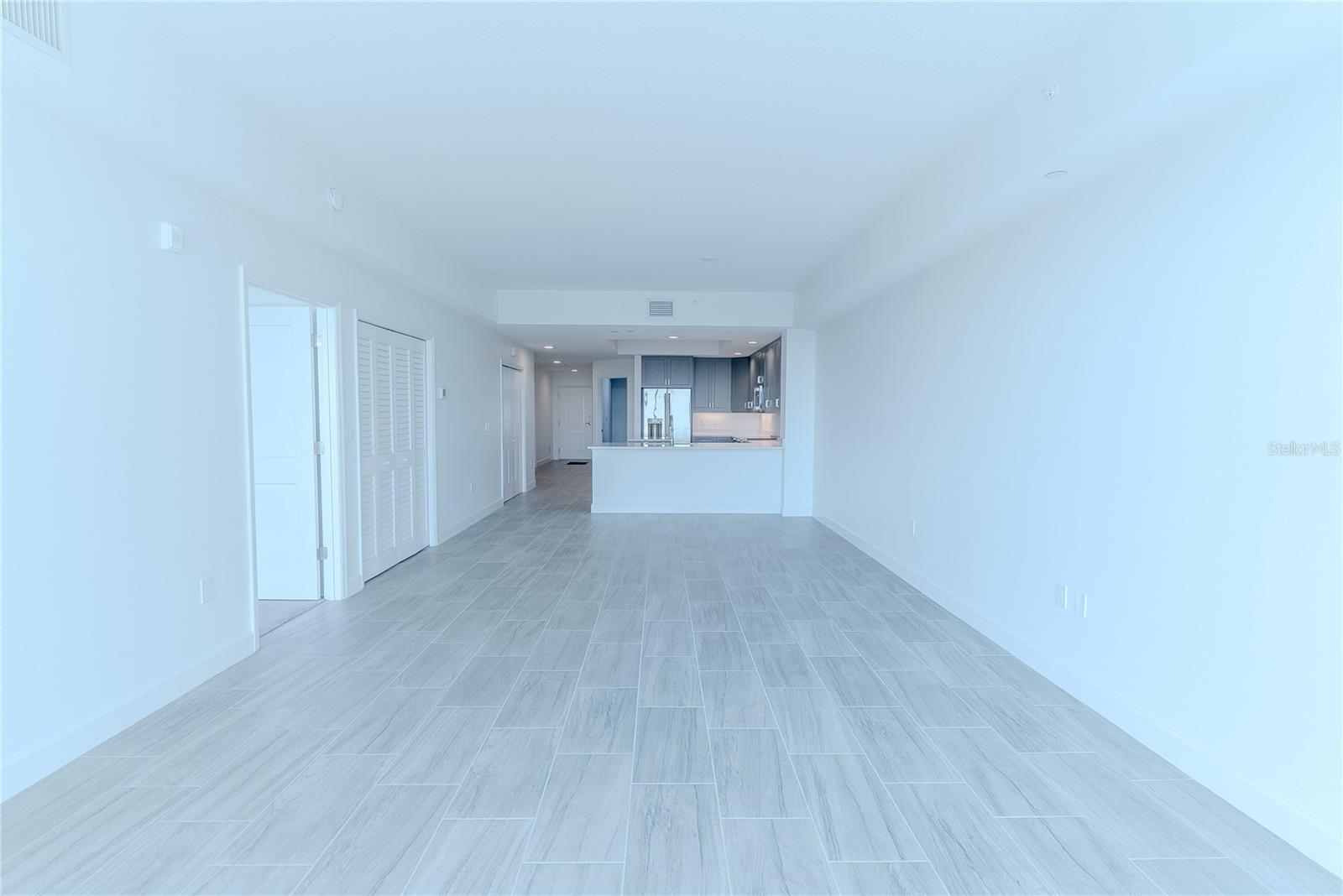 Image 17 of 49 For 125 Island Way 503