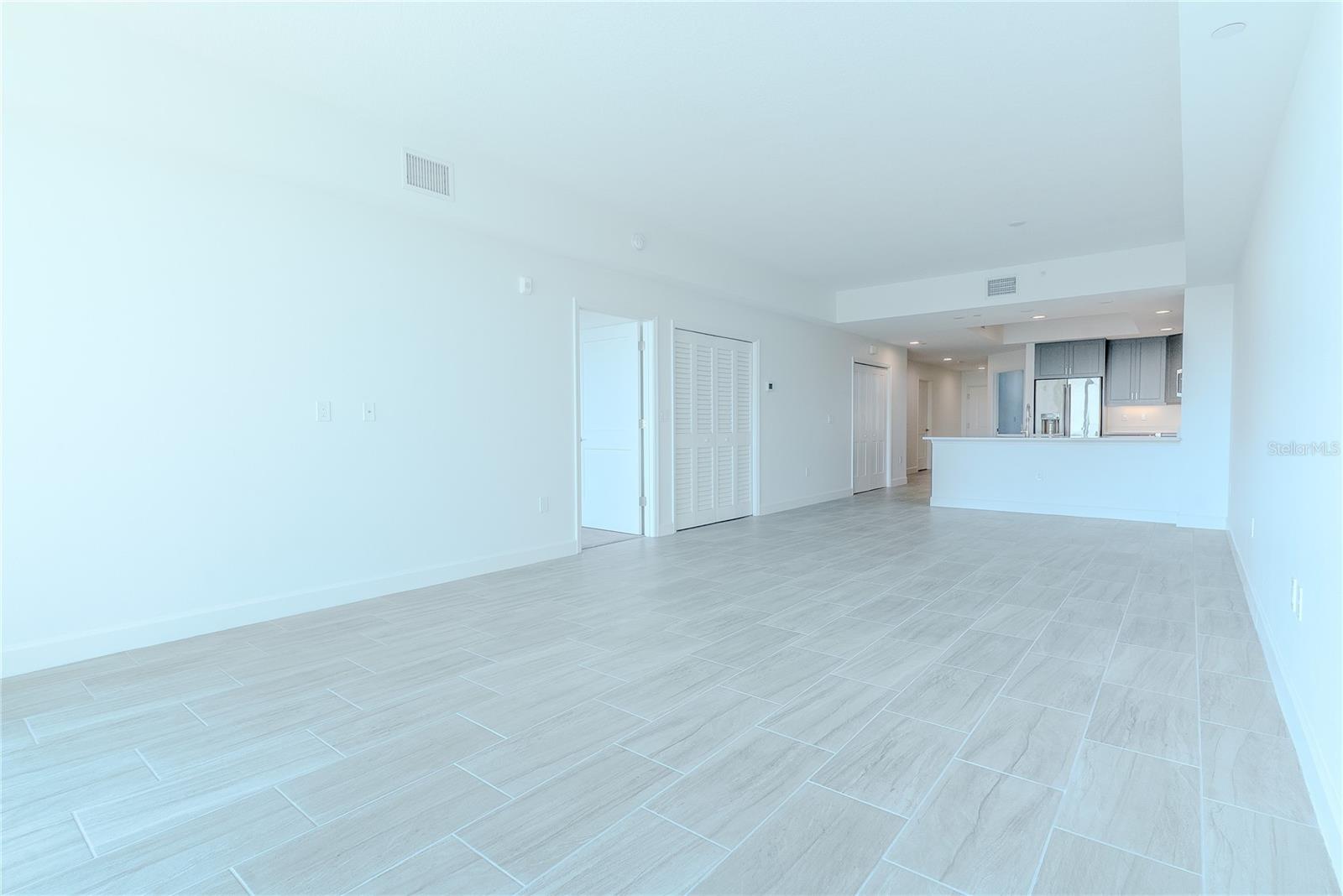 Image 18 of 49 For 125 Island Way 503