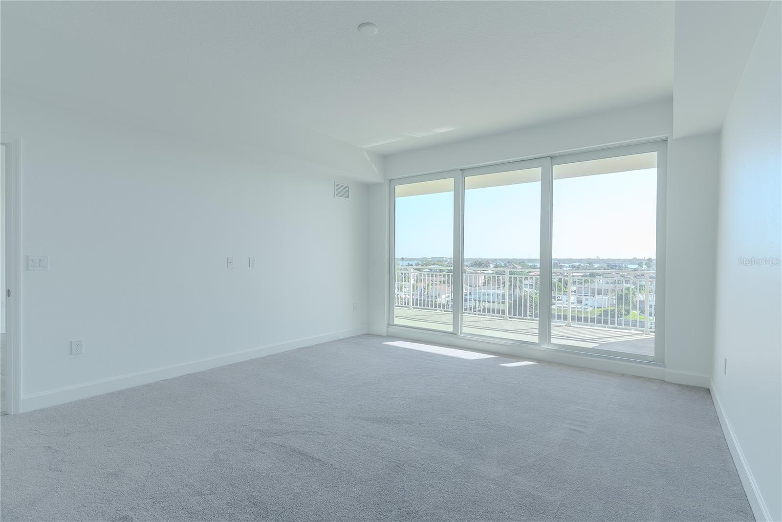 Image 20 of 49 For 125 Island Way 503