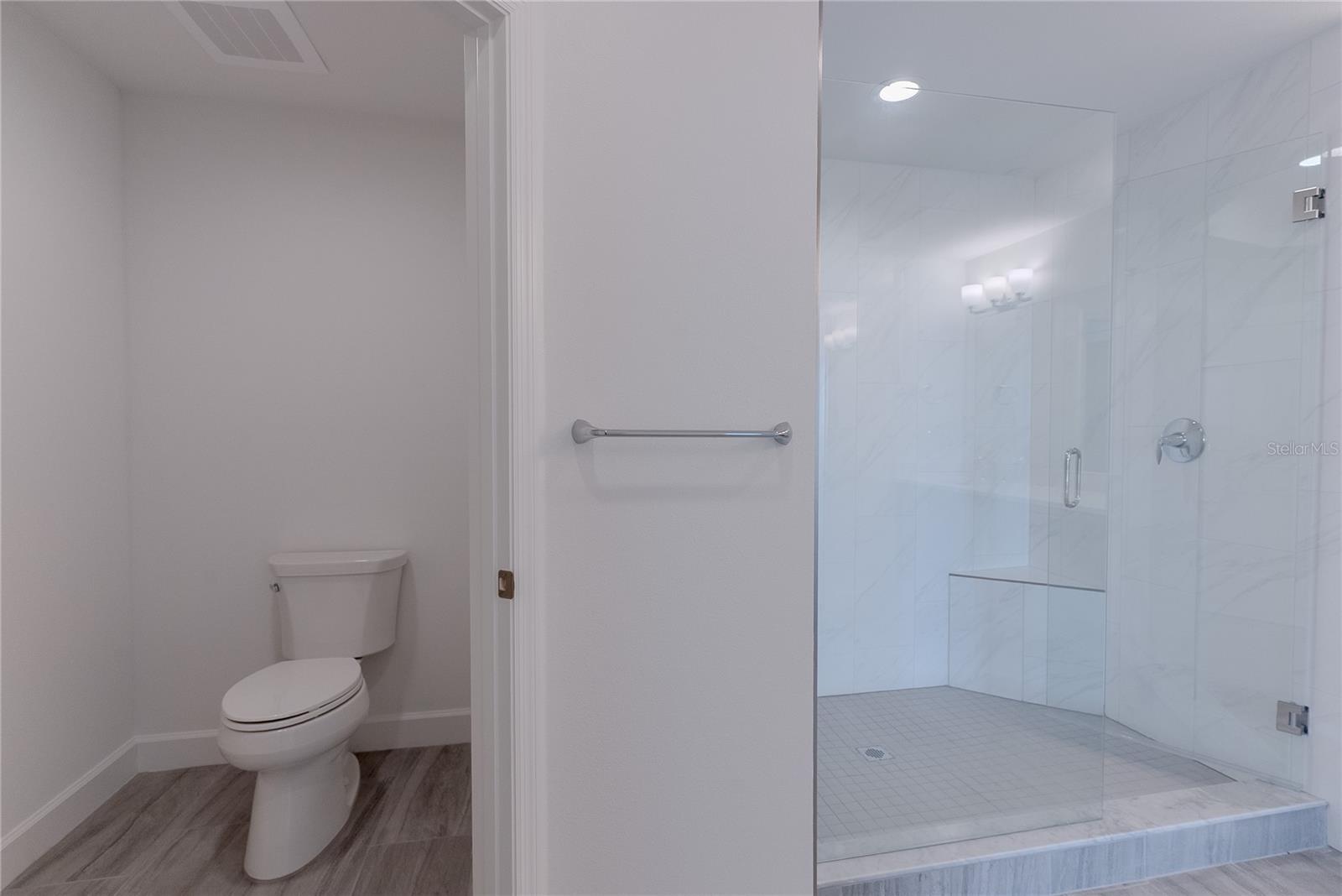 Image 30 of 49 For 125 Island Way 503