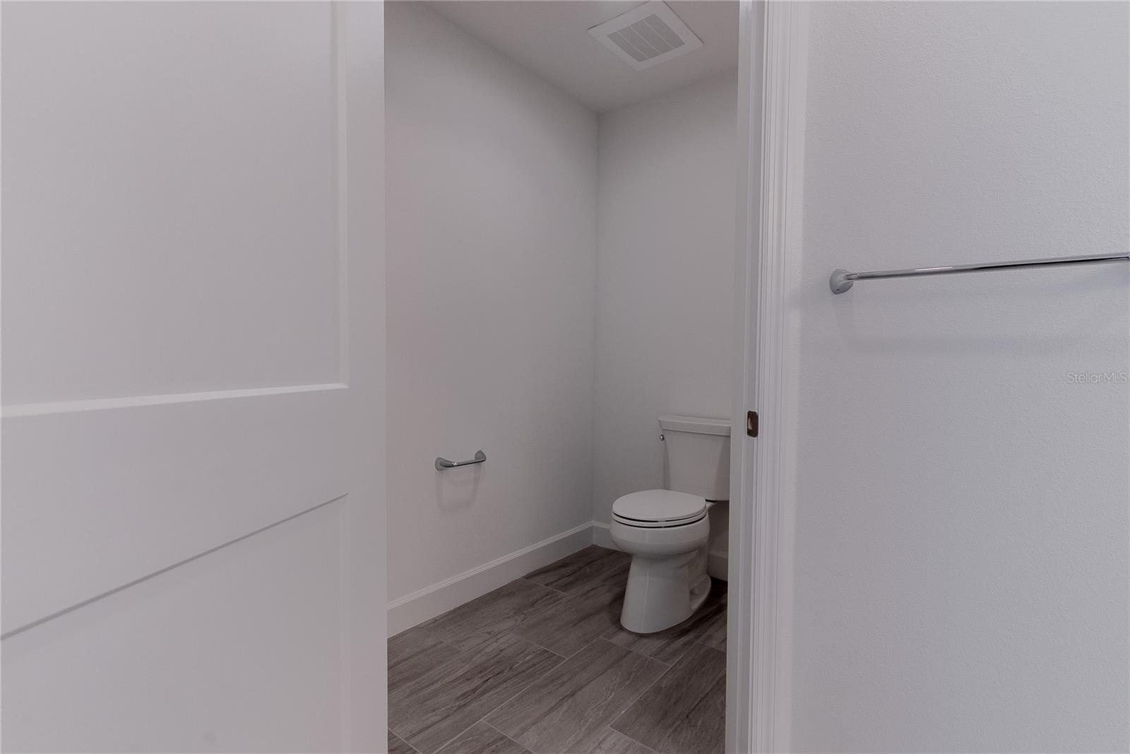 Image 31 of 49 For 125 Island Way 503