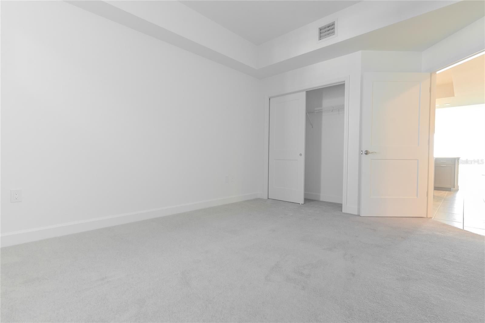 Image 33 of 49 For 125 Island Way 503