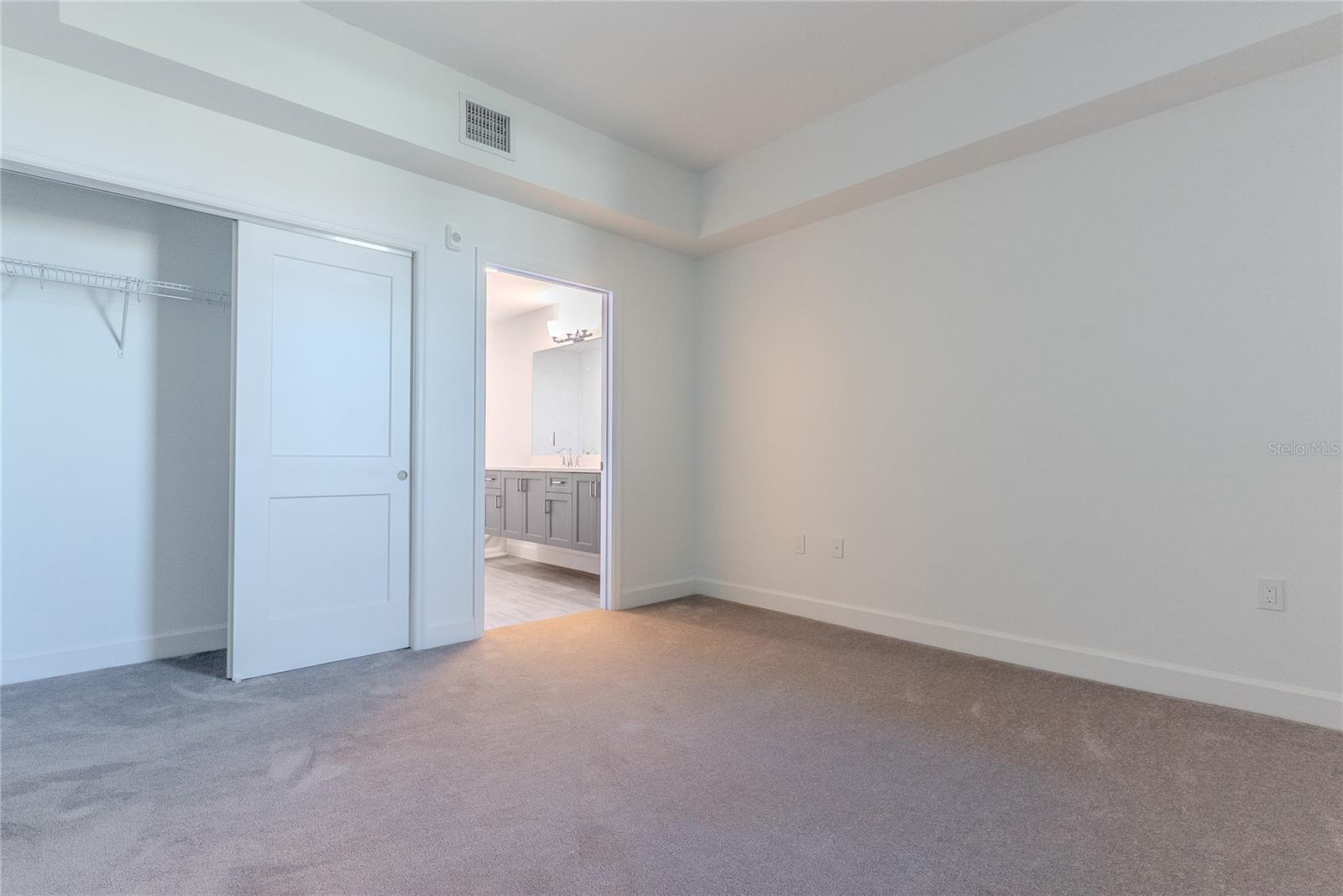 Image 37 of 49 For 125 Island Way 503