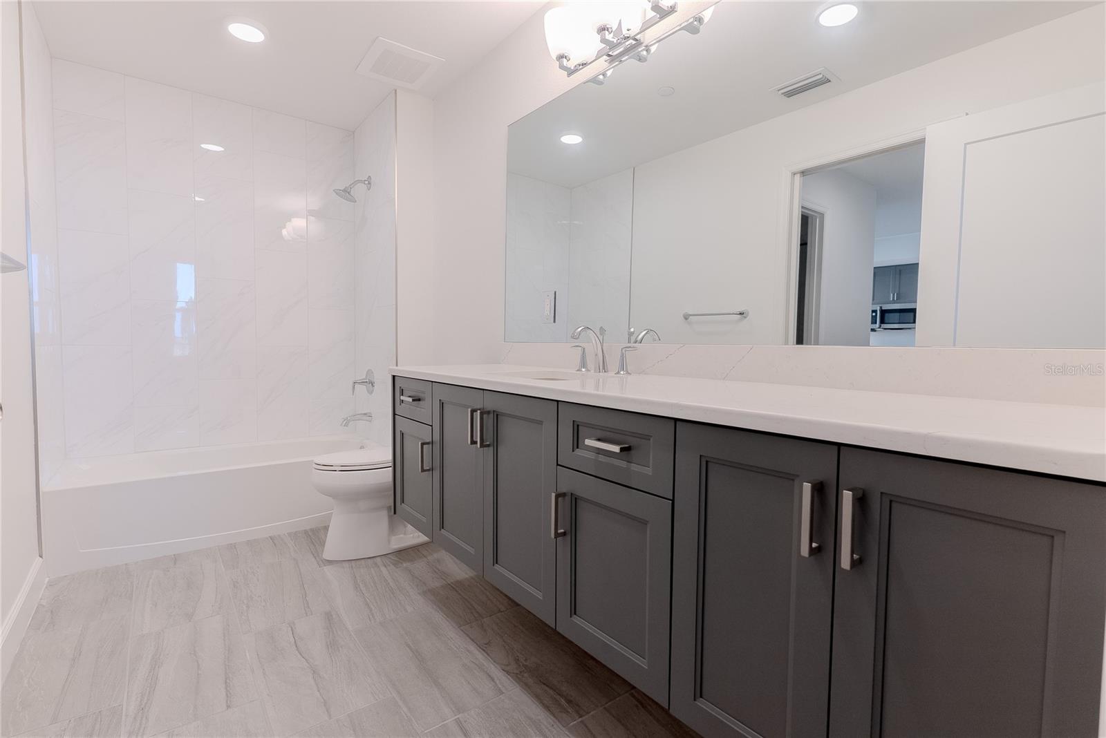 Image 38 of 49 For 125 Island Way 503