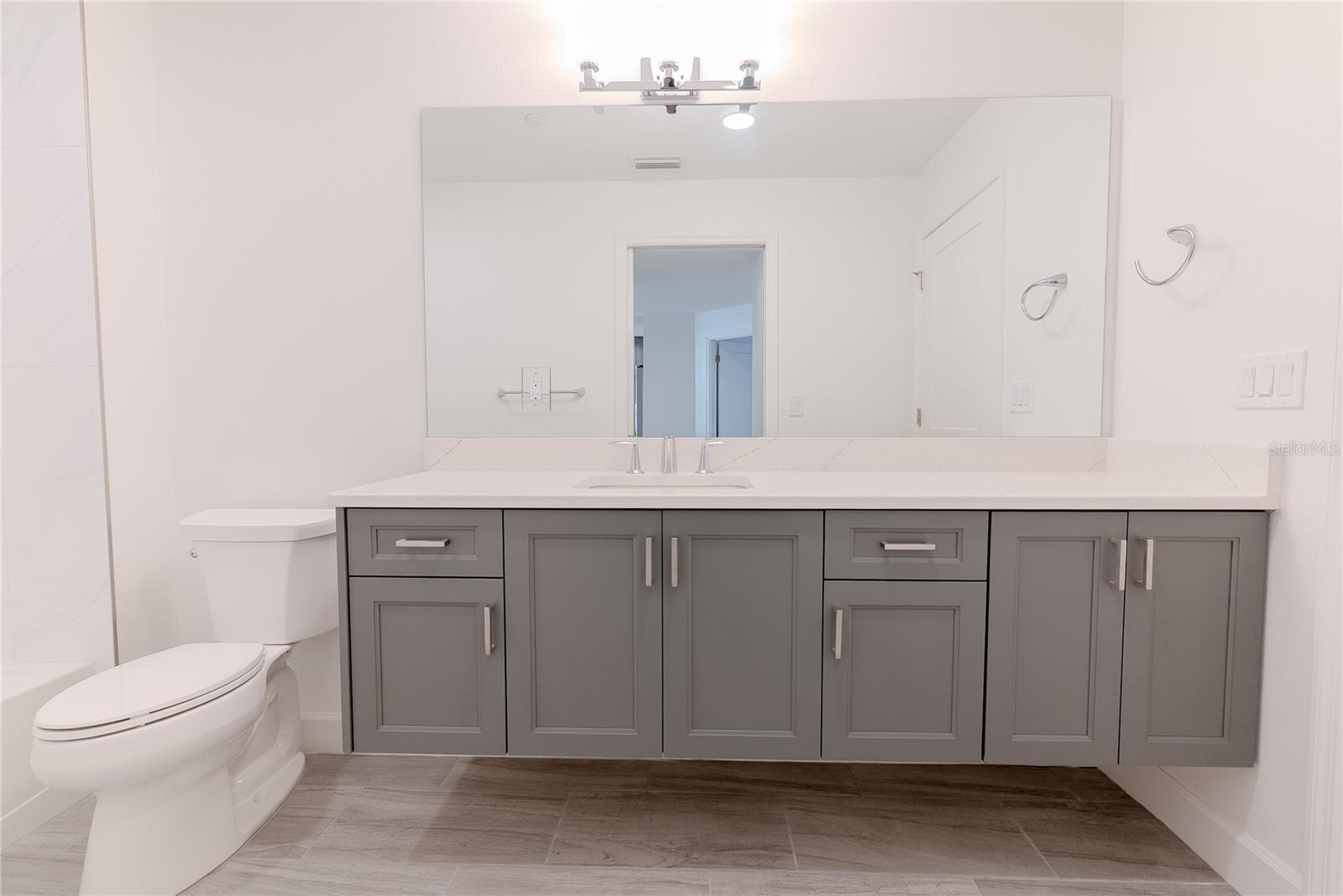 Image 39 of 49 For 125 Island Way 503